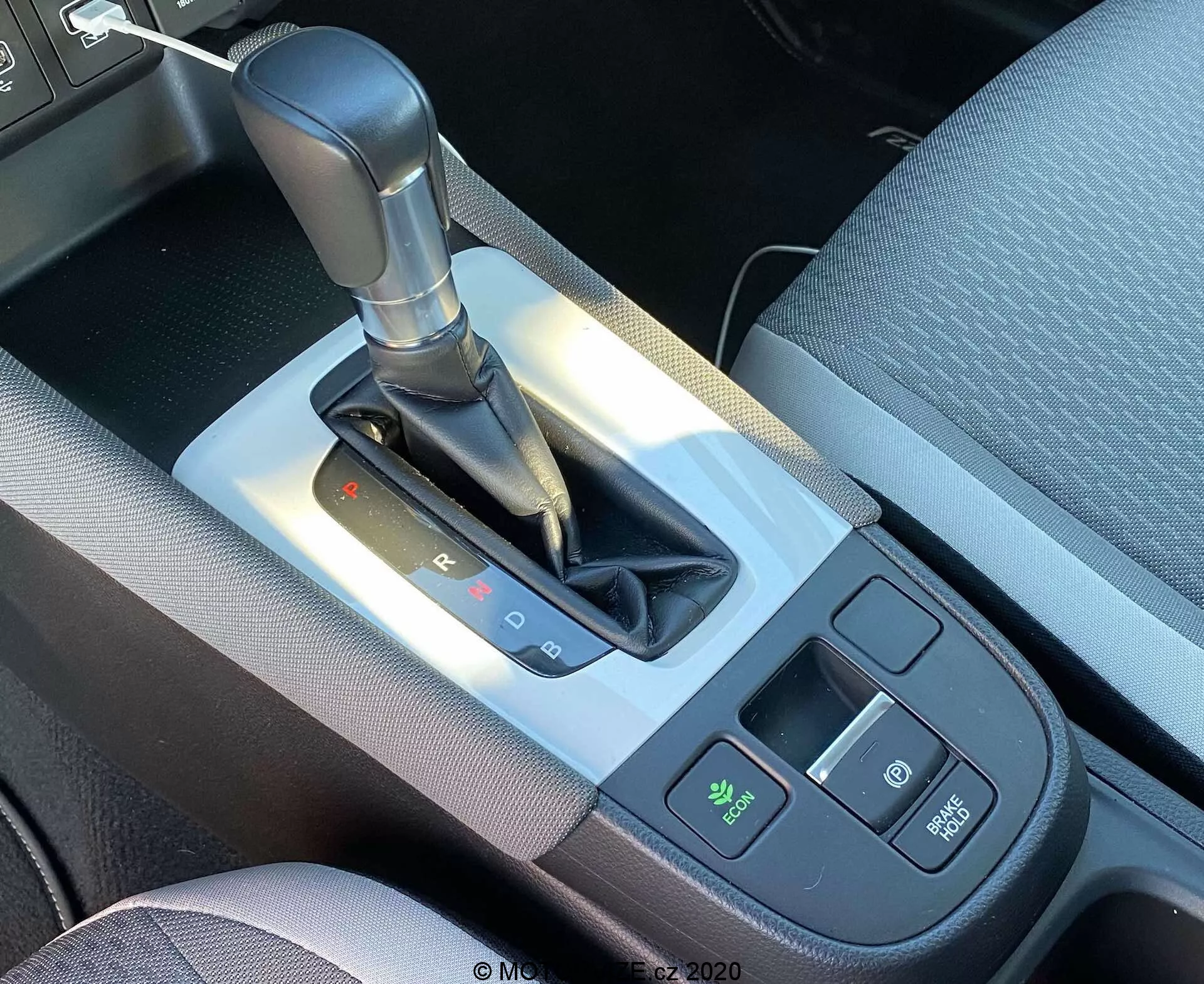 O Honda Jazz Crosstar 2020 é um crossover compacto versátil e elegante, apresentando um design aerodinâmico e elegante, sistemas avançados de segurança e um interior espaçoso e confortável com tecnologia moderna e opções de conectividade.