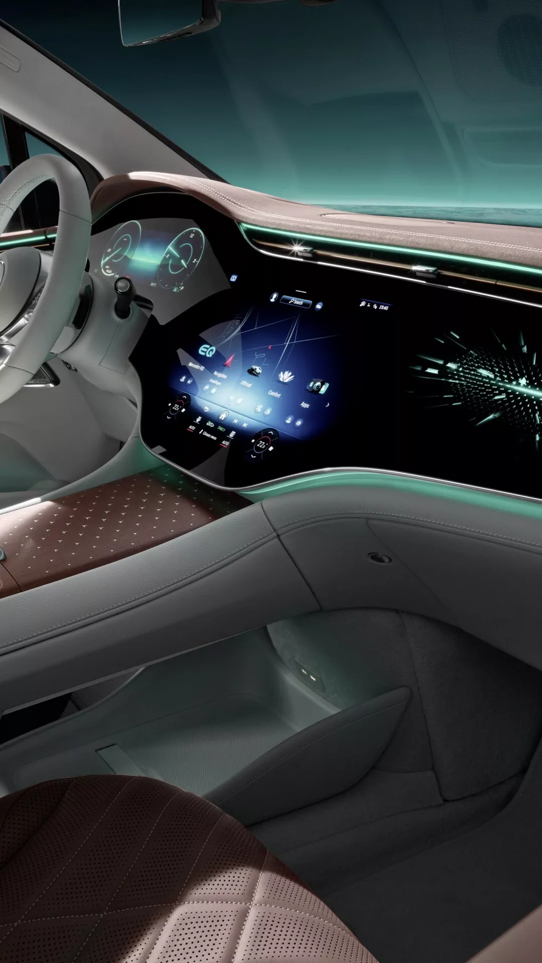 SUV Mercedes-Benz EQE 2023 modelo 294 exibindo seu design elegante e recursos avançados