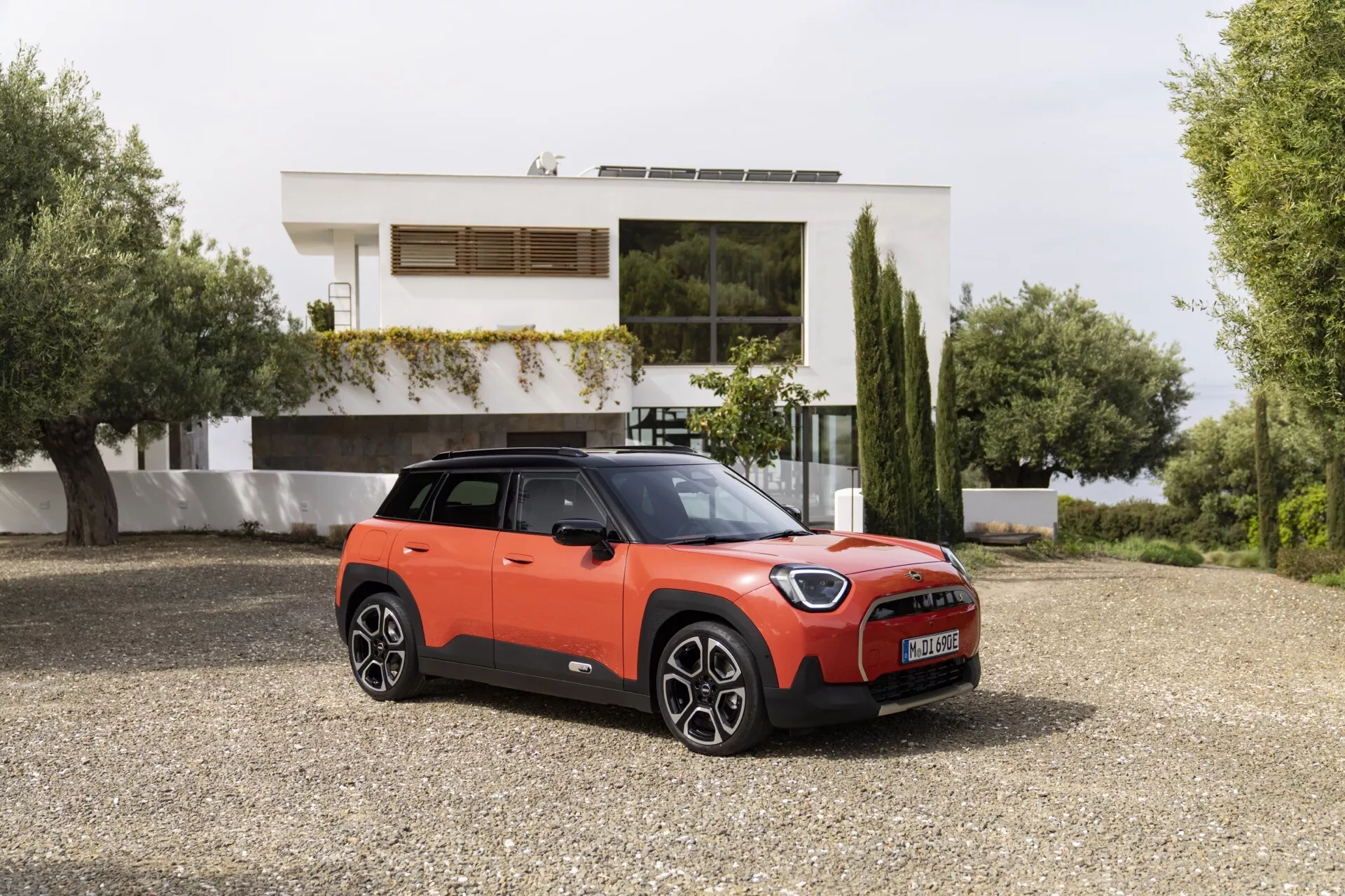 Mini Aceman 2024 (J05) mostrando seu design elegante e recursos avançados