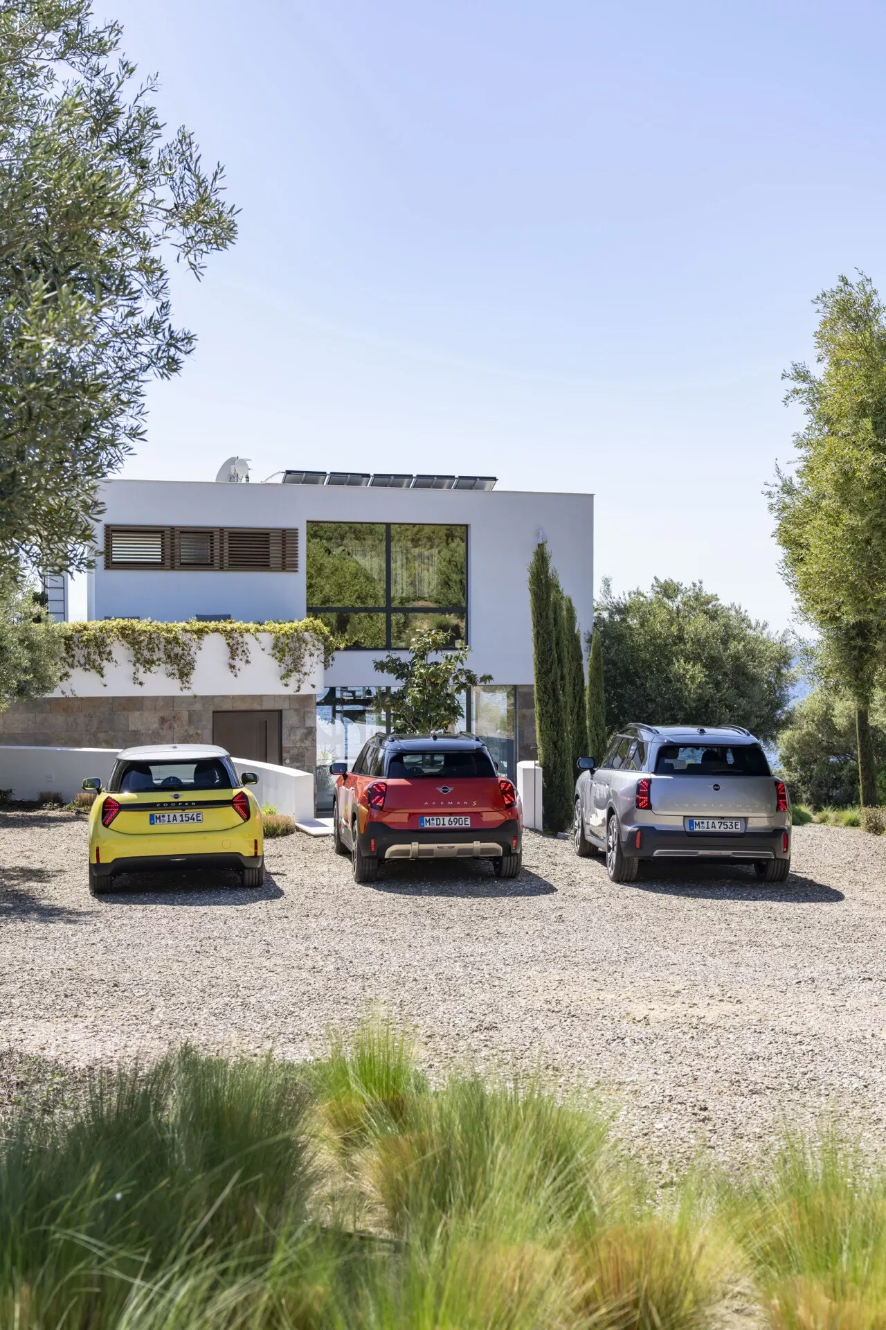 MINI Aceman 2024 (J05) exibindo seu design elegante, cores exteriores vibrantes e a mais recente tecnologia de veículo elétrico