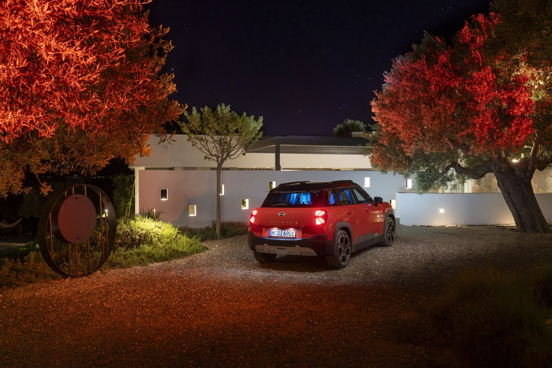 Mini Aceman 2024 (J05) exibindo seu design compacto, trem de força elétrico e recursos inovadores