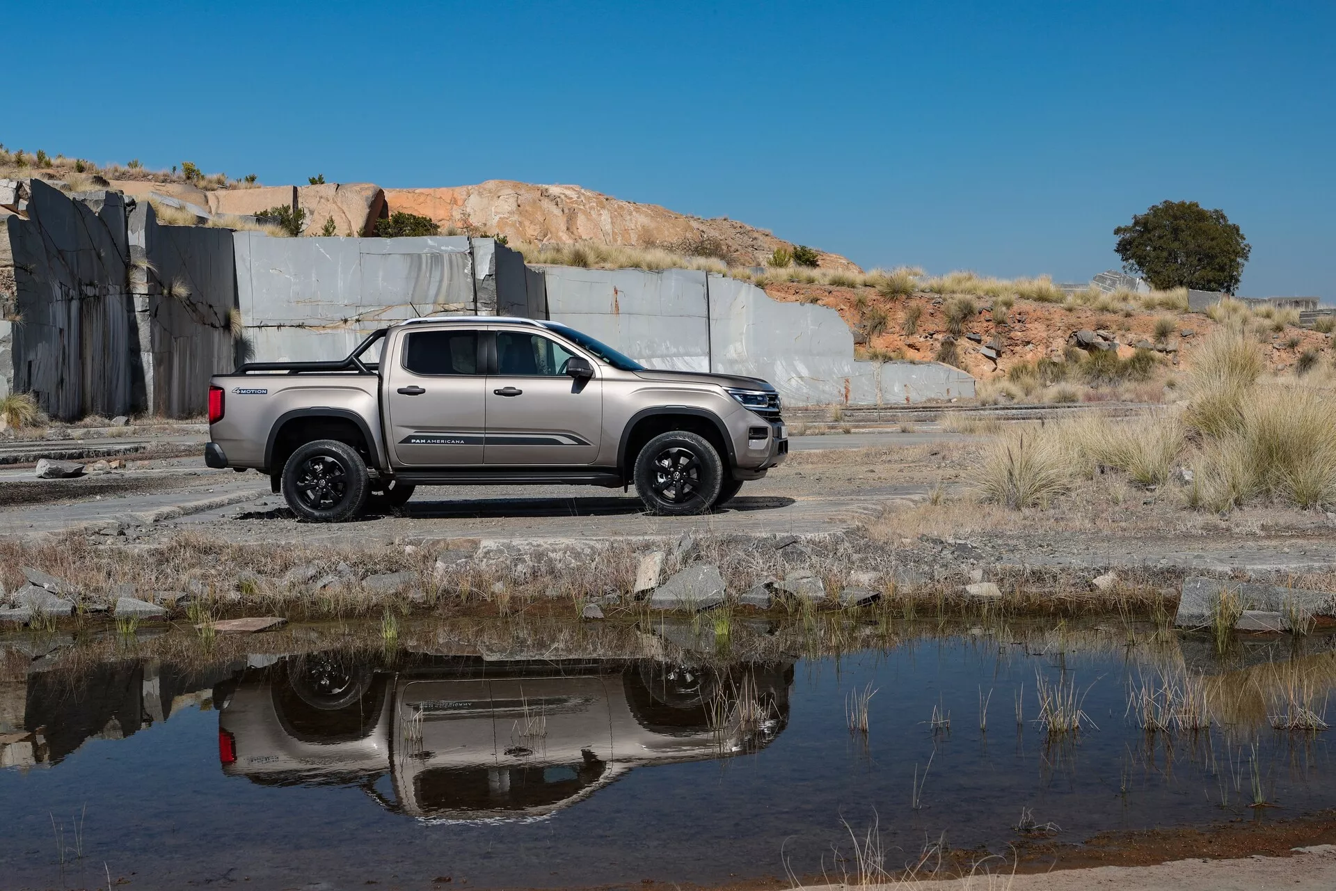 Imagem em alta resolução da segunda geração do VW Nutzfahrzeuge Amarok de 2023, mostrando seu design elegante e recursos avançados