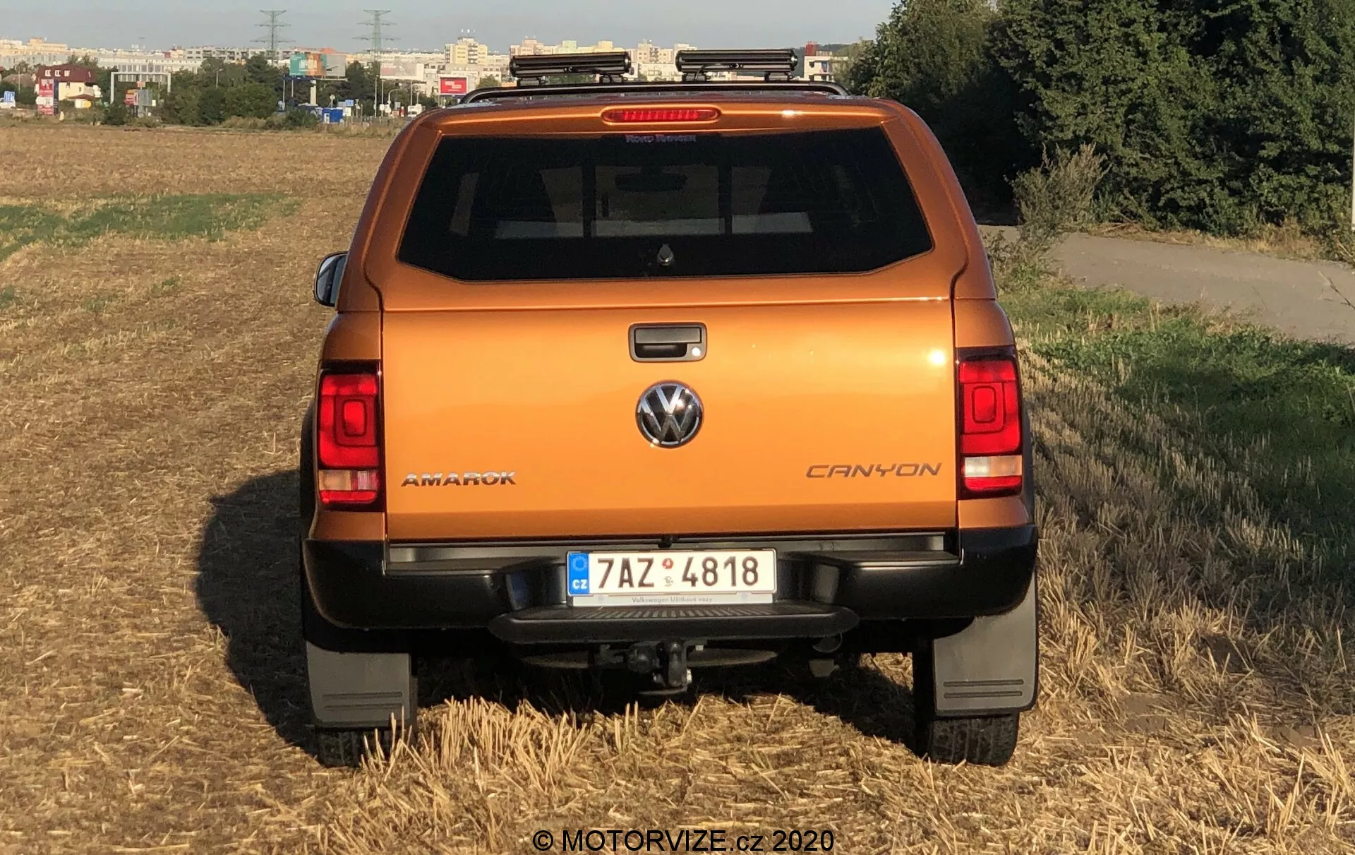 2016 VW Nutzfahrzeuge Amarok - robusta caminhonete com versatilidade, recursos avançados de segurança e interior confortável para trabalho e lazer