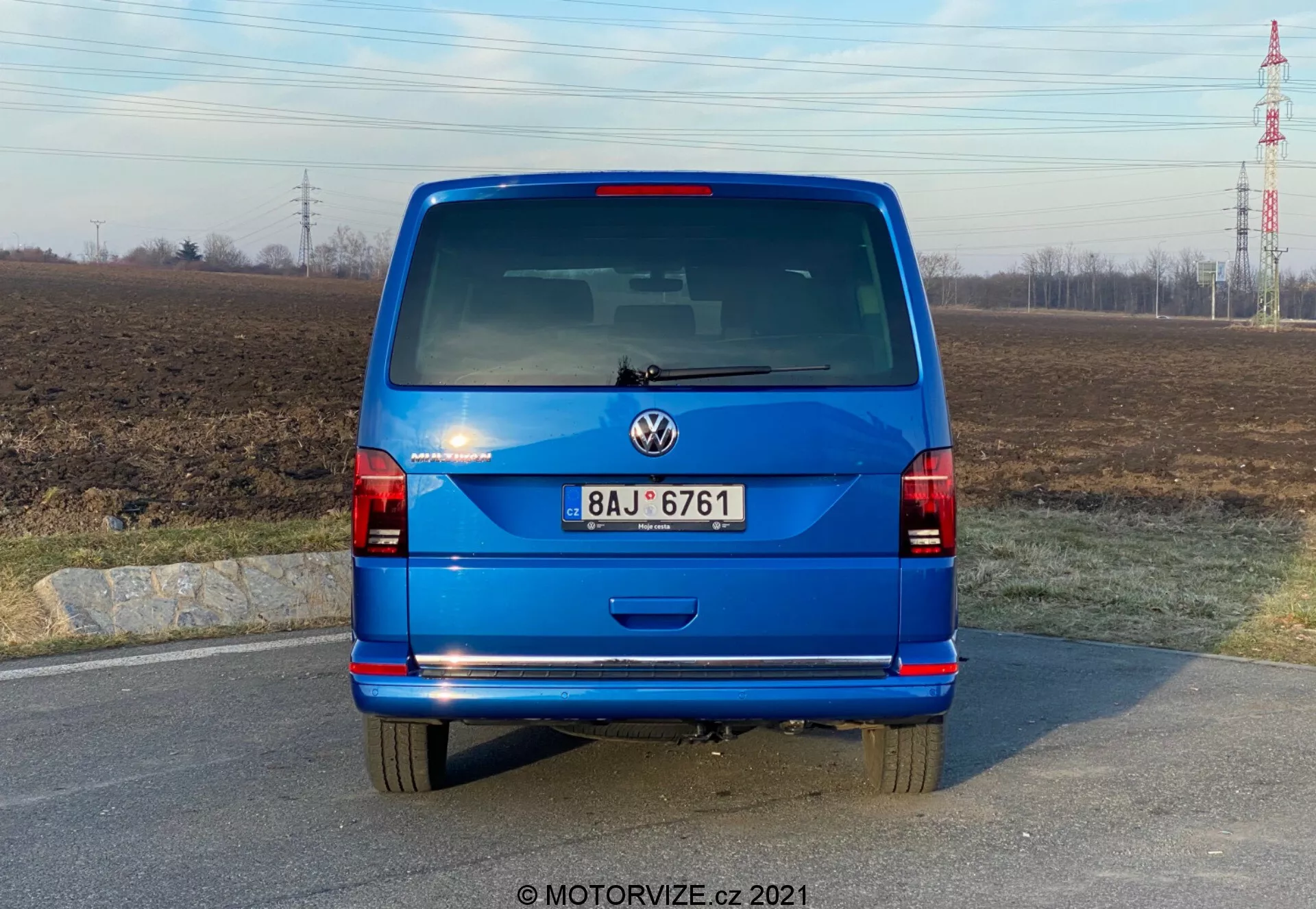 VW Nutzfahrzeuge Transportador 2019 T6.1 Multivan, versátil e confortável, ideal para uso familiar e comercial.