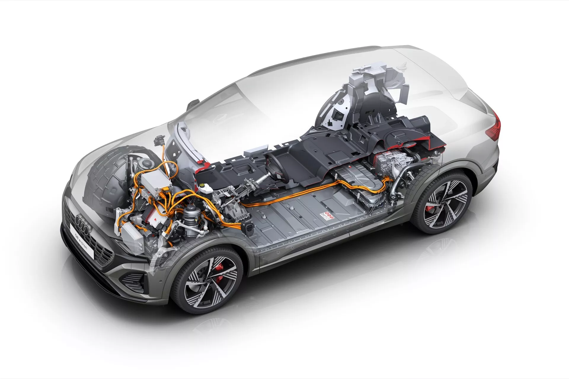 Vista em corte do Audi Q8 e-tron 2023 destacando a tecnologia de propulsão híbrida e elétrica, com uma perspectiva de três quartos exibindo as características de design interno e externo do veículo, incluindo aro esportivo, motor, fiação de alta tensão e pacote de baterias