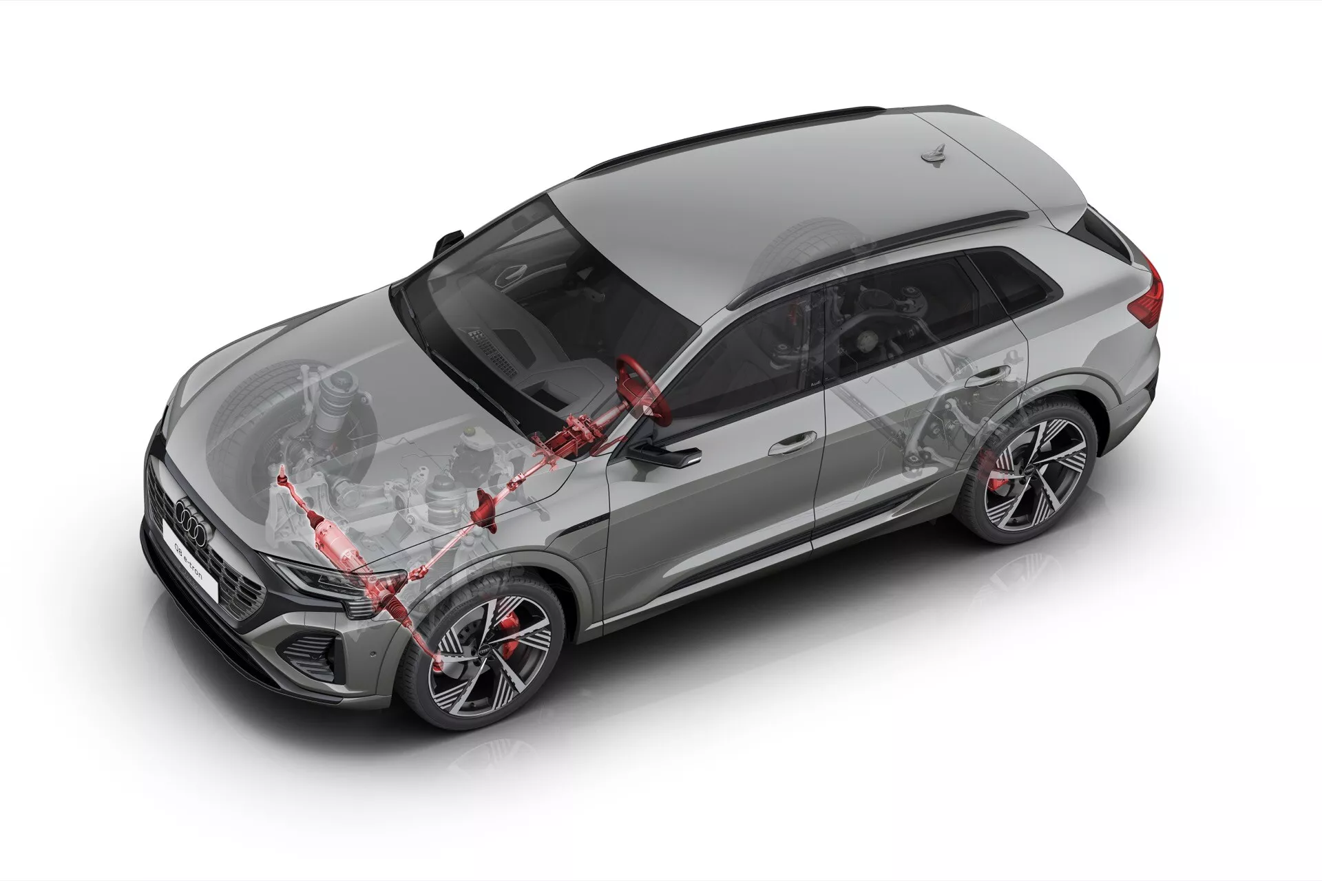 SUV crossover cinza Audi Q8 e-tron 2023 em vista aérea exibindo teto solar, barras de teto, antena, design aerodinâmico do capô, rodas de liga leve do lado direito com pneus de perfil baixo e características de segurança avançadas