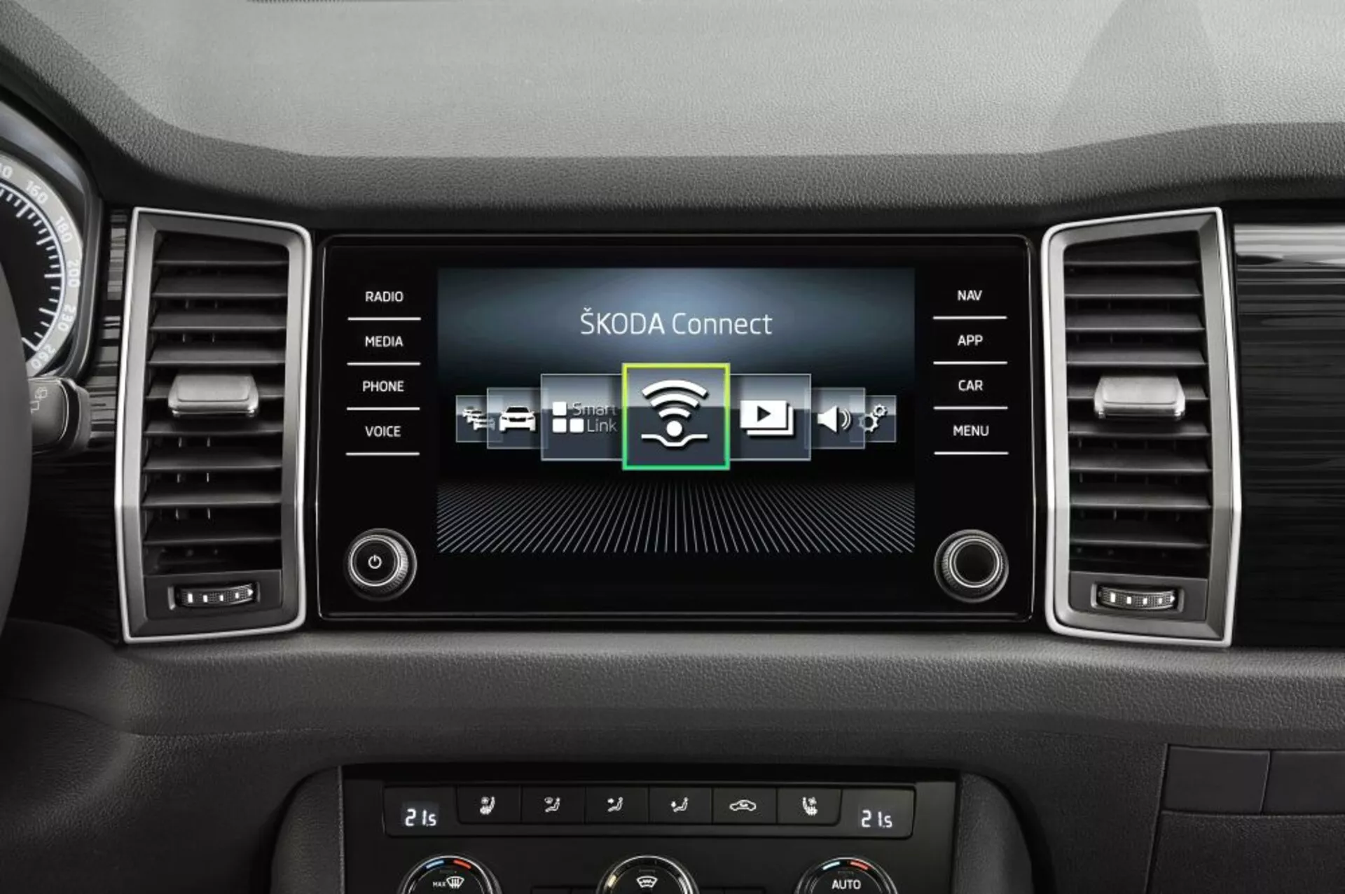 Secção central do painel de instrumentos do Skoda Kodiaq 2017 com sistema de infotainment touchscreen exibindo ŠKODA Connect e painel de controle climático de zona dupla